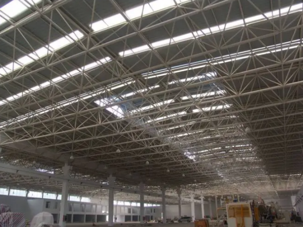 克孜勒苏柯尔克孜网架工程施工中需要注意哪些事项？